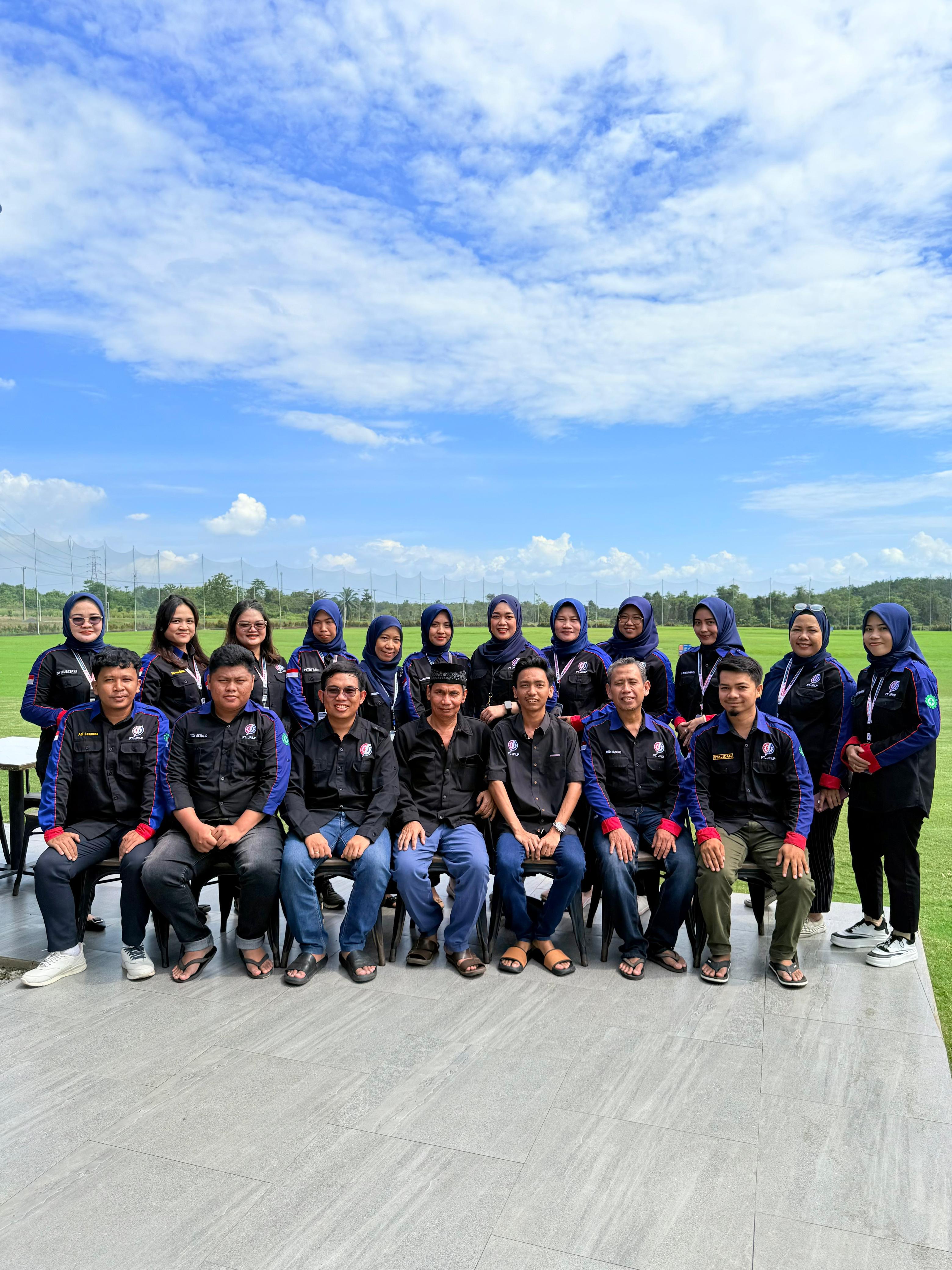 Foto Bersama Seluruh Anggota PT JPILP