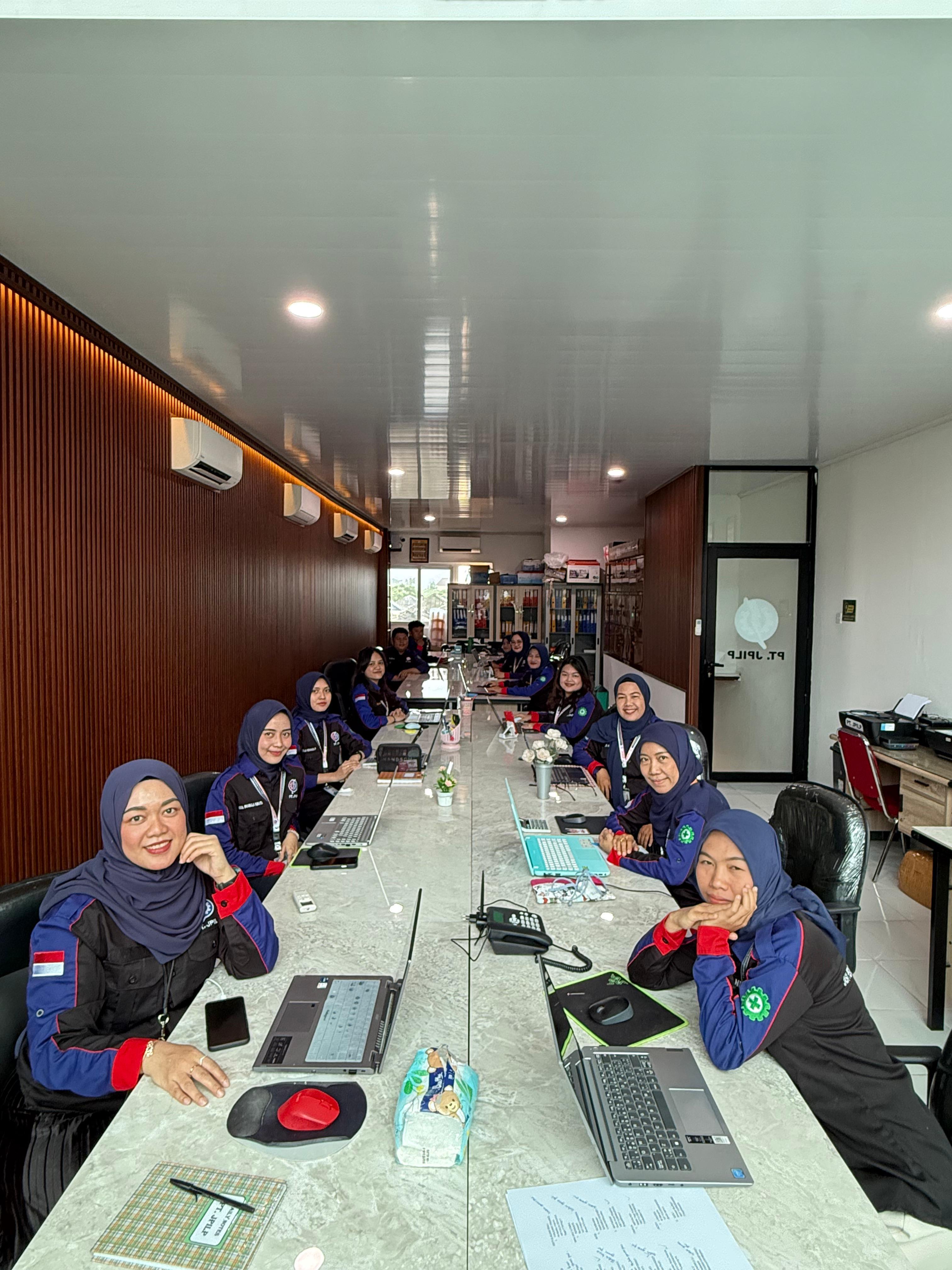 Foto Kinerja Pegawai PT JPILP